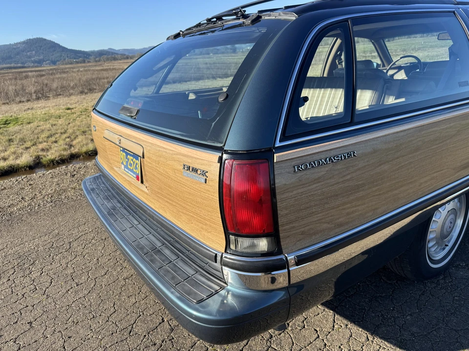 1996 Buick Roadmaster - Image 27 of 31