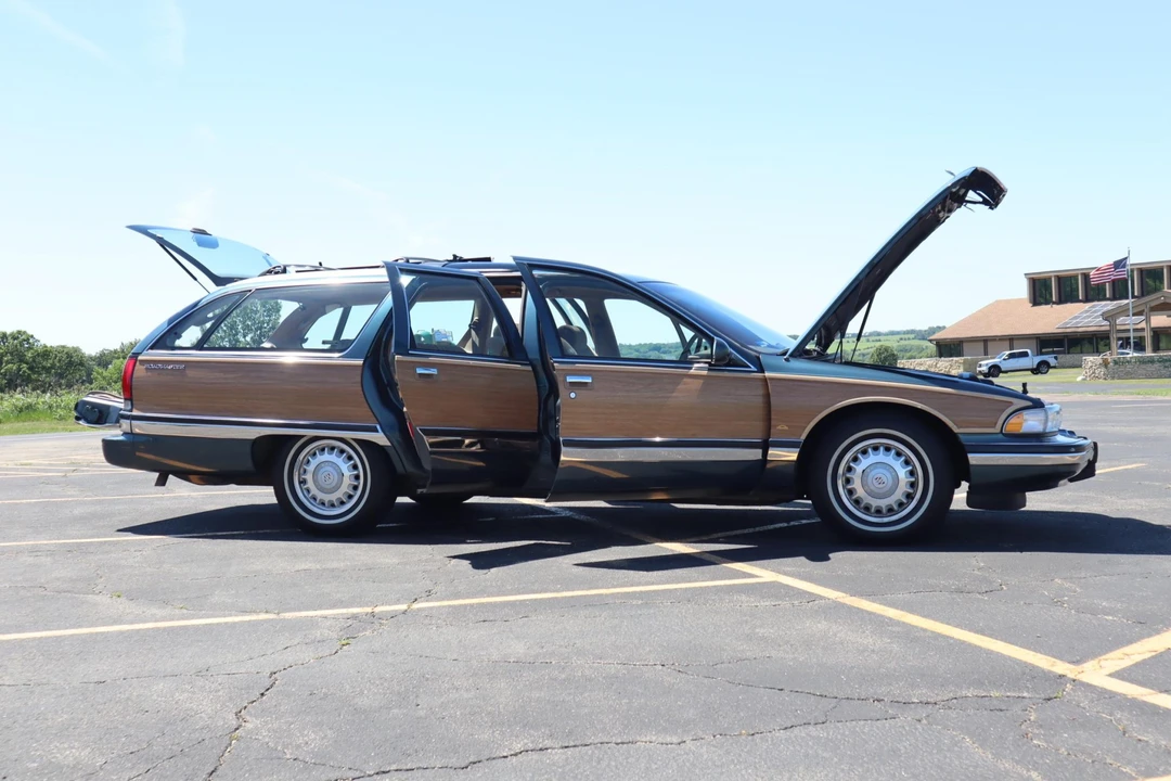 1996 Buick Roadmaster - Image 14 of 31