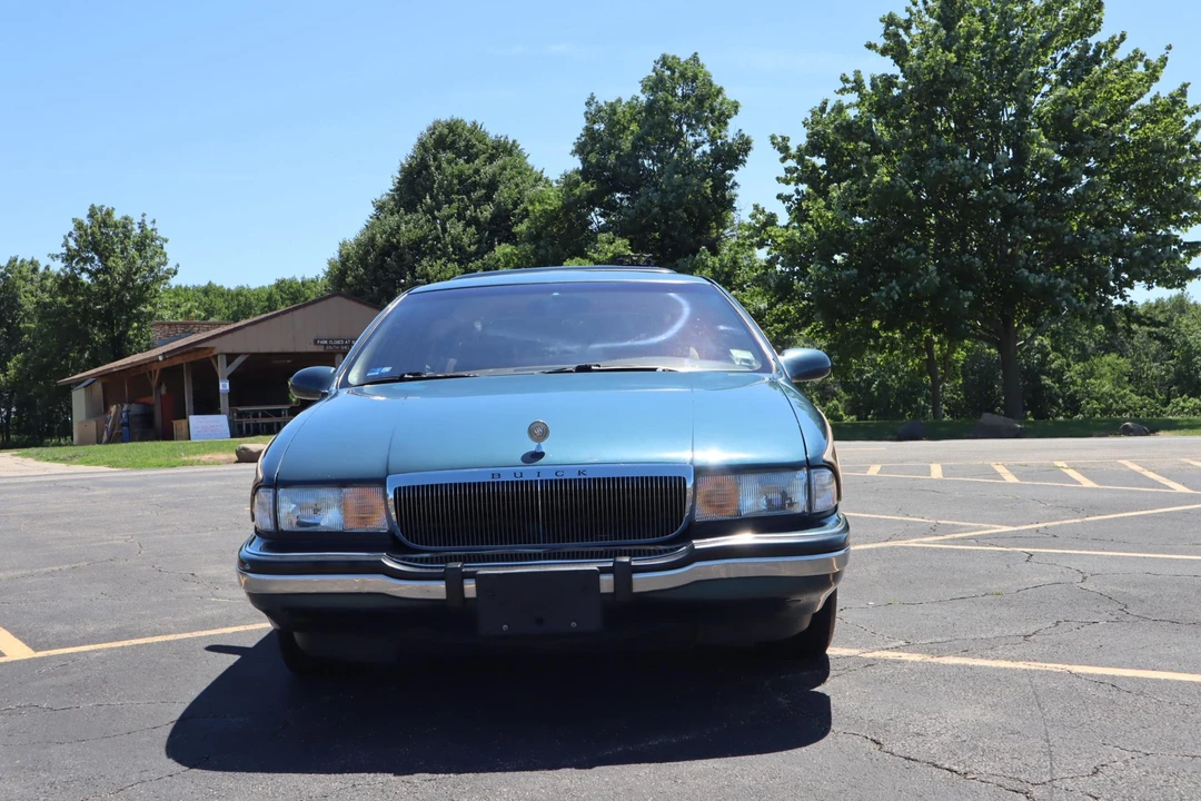 1996 Buick Roadmaster - Image 10 of 31