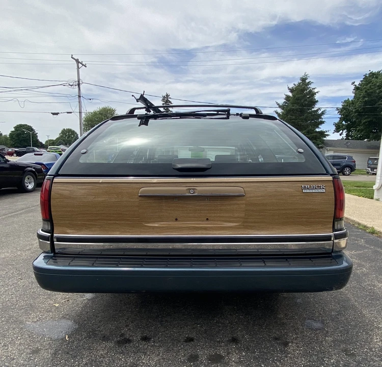 1996 Buick Roadmaster - Image 4 of 31