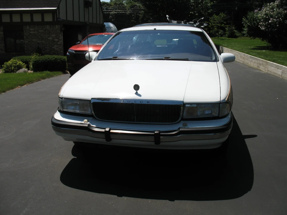 1996 Buick Roadmaster - Image 2 of 31