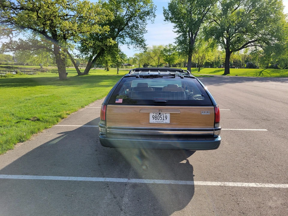 1996 Buick Roadmaster - Image 9 of 31