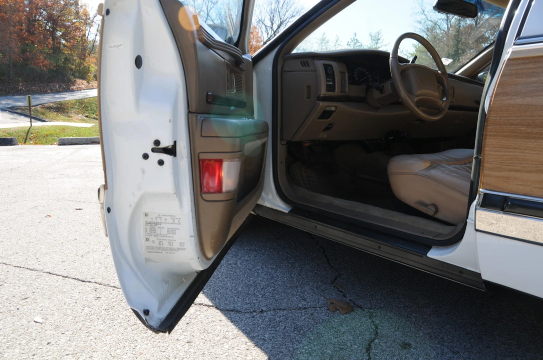 1996 Buick Roadmaster - Image 24 of 31