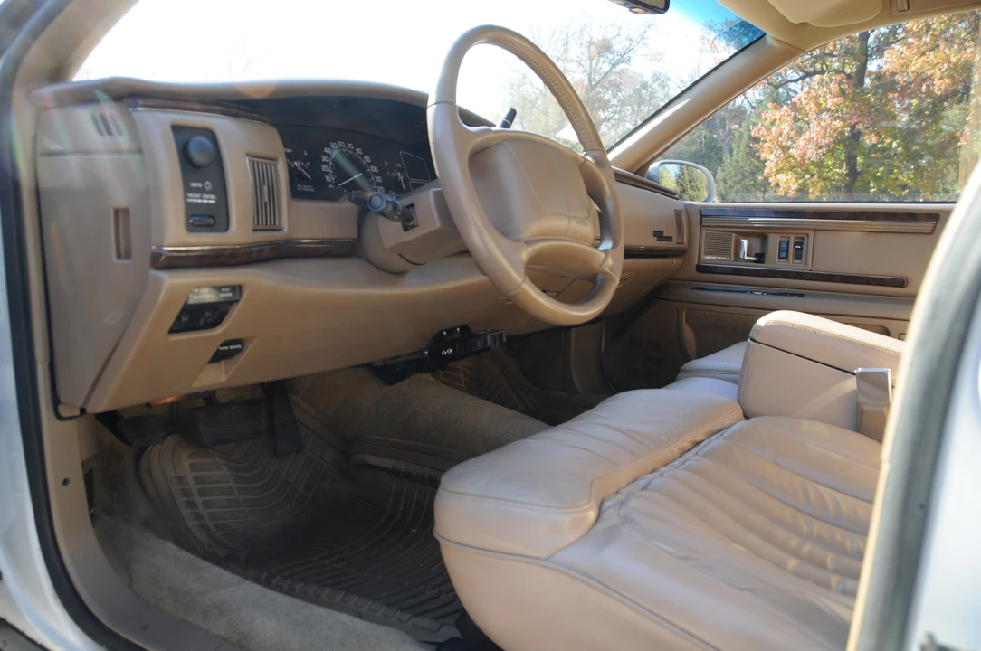 1996 Buick Roadmaster - Image 23 of 31