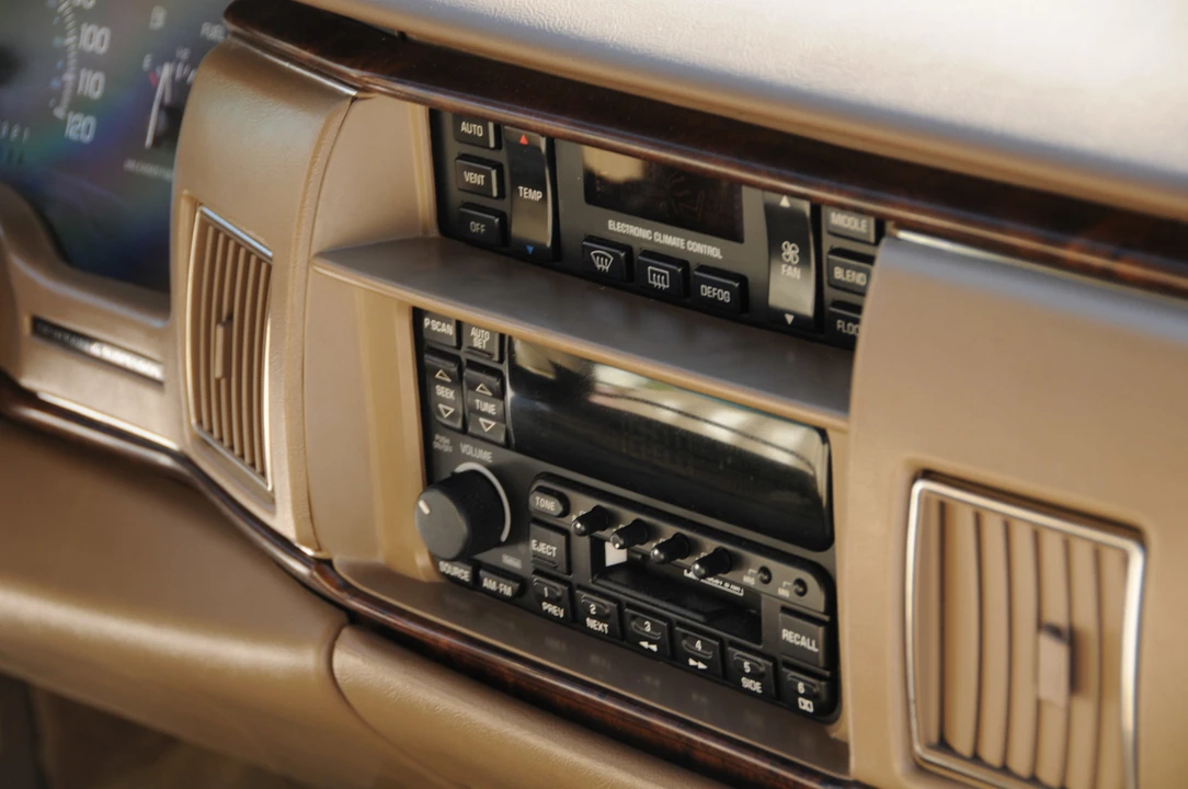 1996 Buick Roadmaster - Image 26 of 31