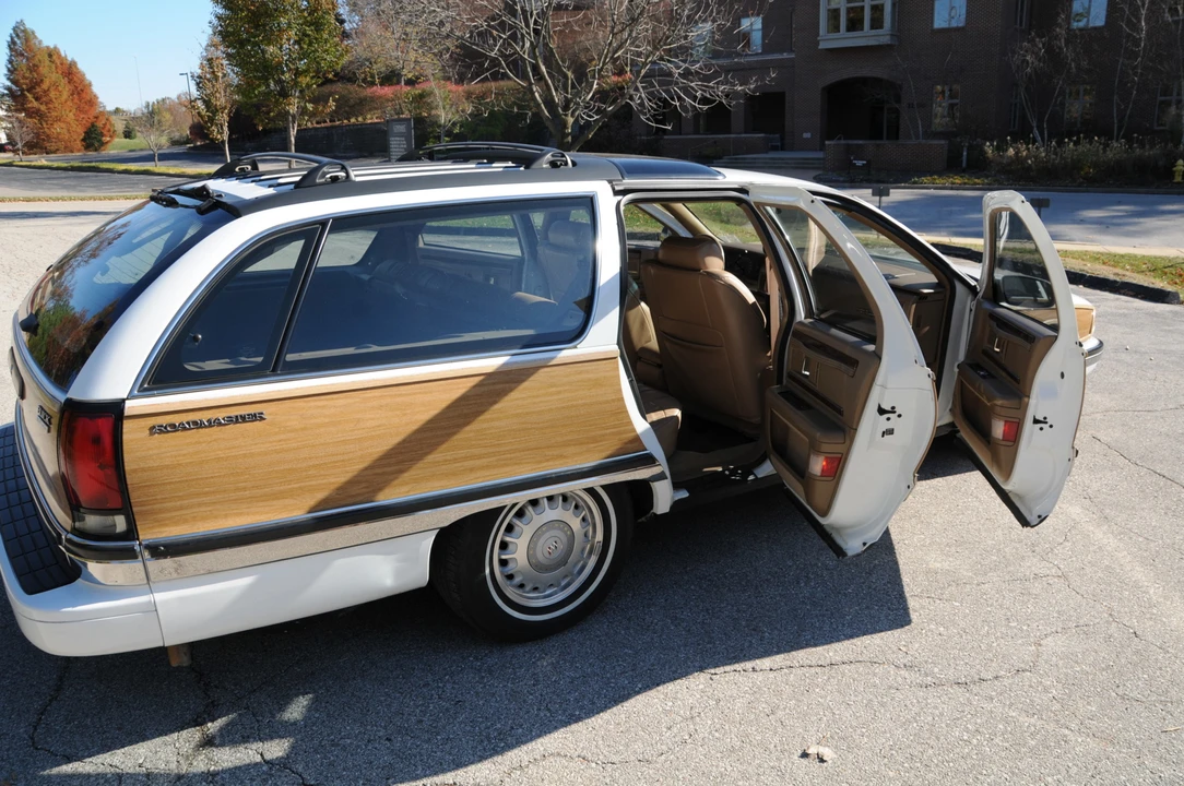 1996 Buick Roadmaster - Image 9 of 31