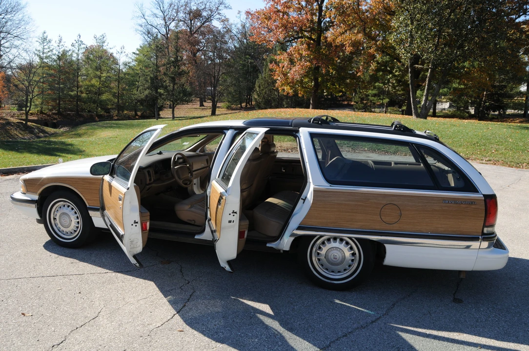 1996 Buick Roadmaster - Image 10 of 31
