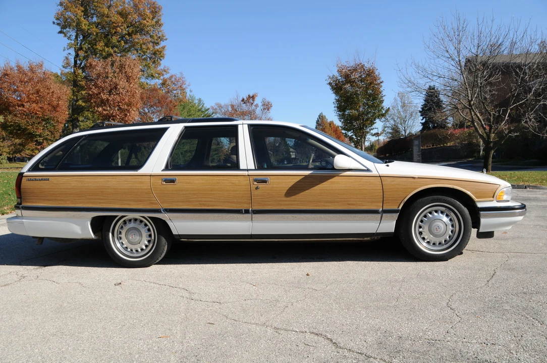 1996 Buick Roadmaster - Image 2 of 31