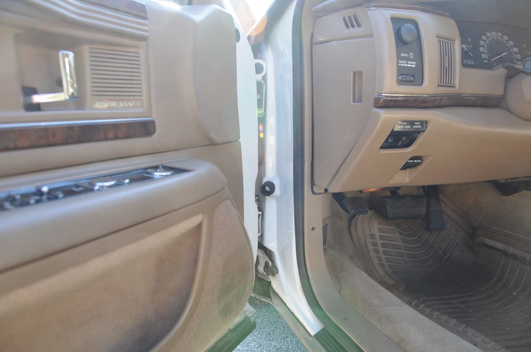 1996 Buick Roadmaster - Image 27 of 31