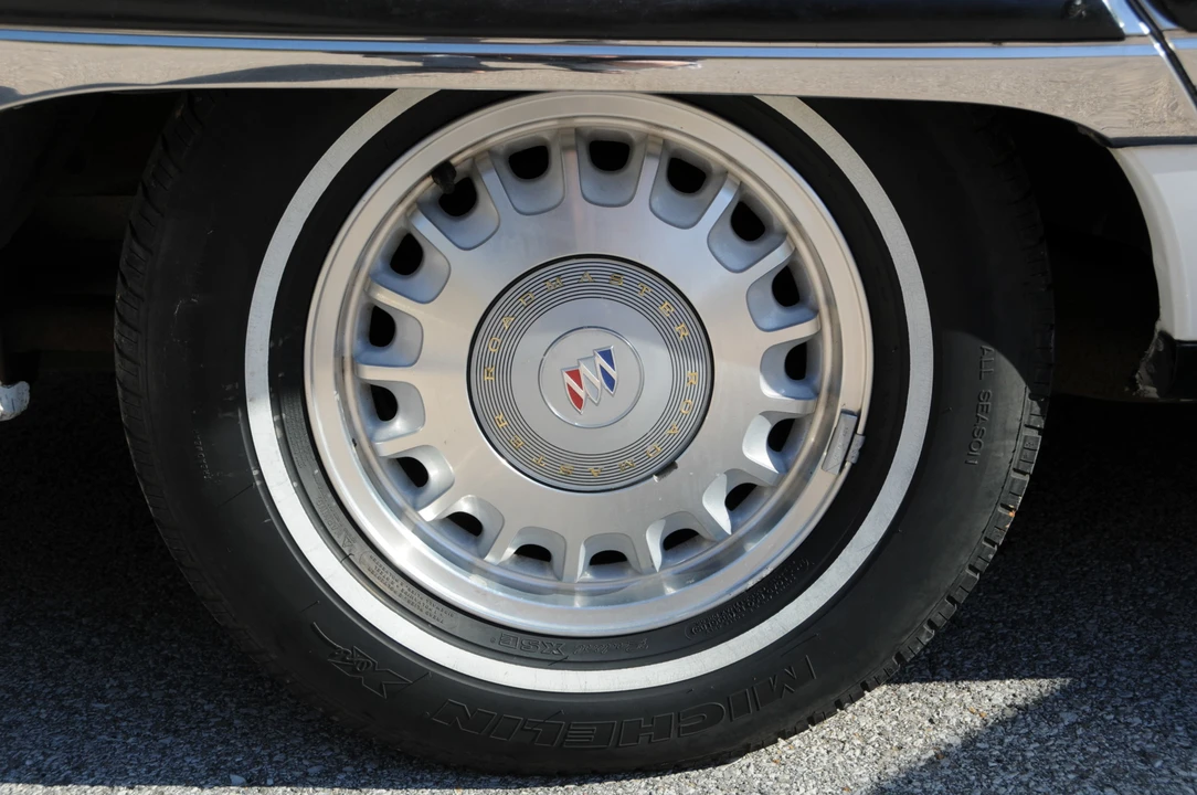 1996 Buick Roadmaster - Image 16 of 31