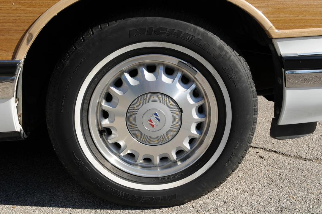 1996 Buick Roadmaster - Image 17 of 31