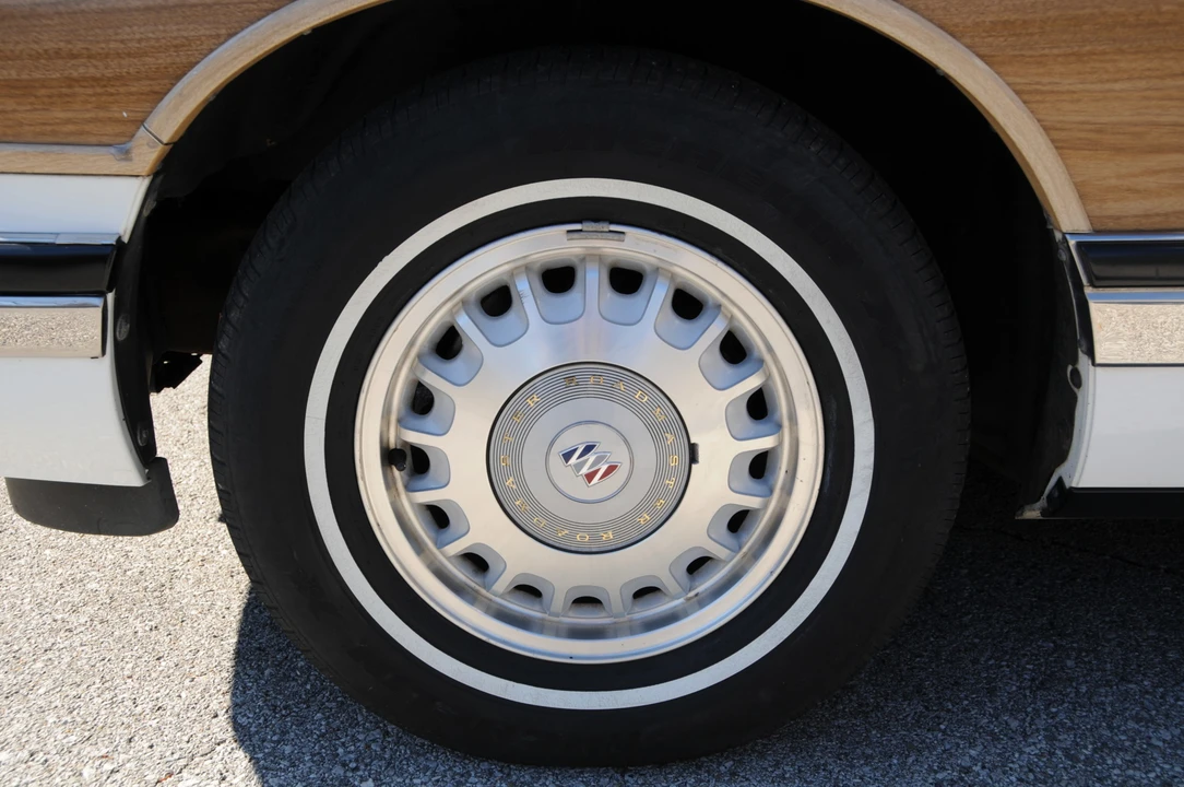 1996 Buick Roadmaster - Image 18 of 31