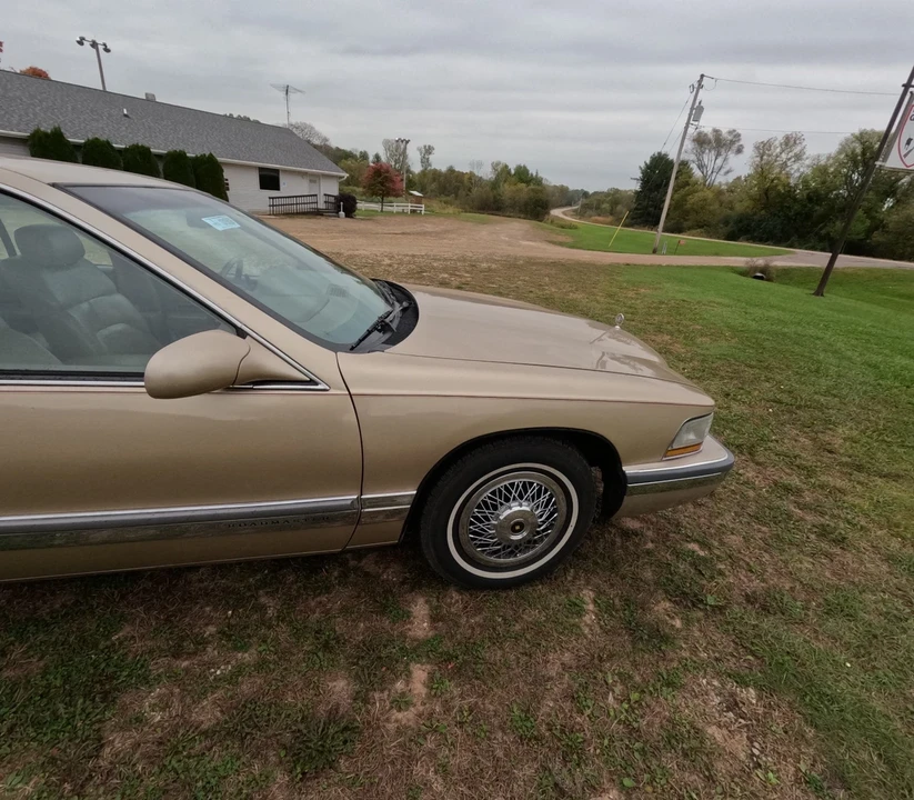 1996 Buick Roadmaster - Image 4 of 21