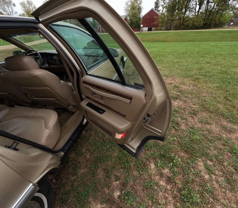 1996 Buick Roadmaster - Image 15 of 21