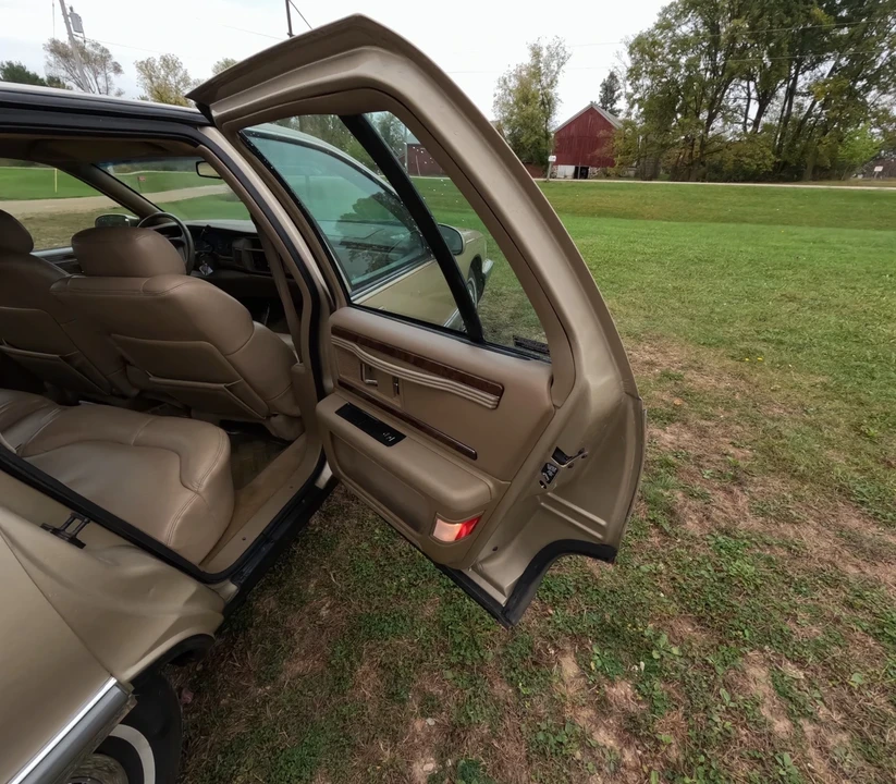 1996 Buick Roadmaster - Image 14 of 21