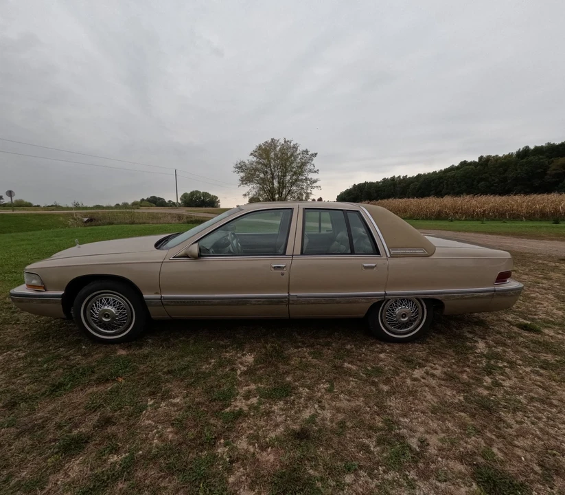 1996 Buick Roadmaster - Image 8 of 21