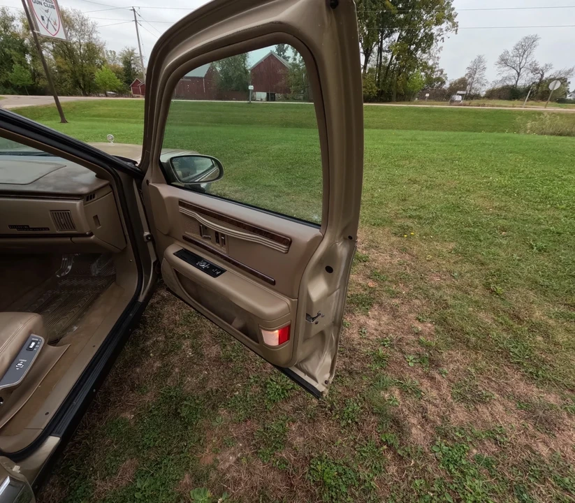 1996 Buick Roadmaster - Image 12 of 21