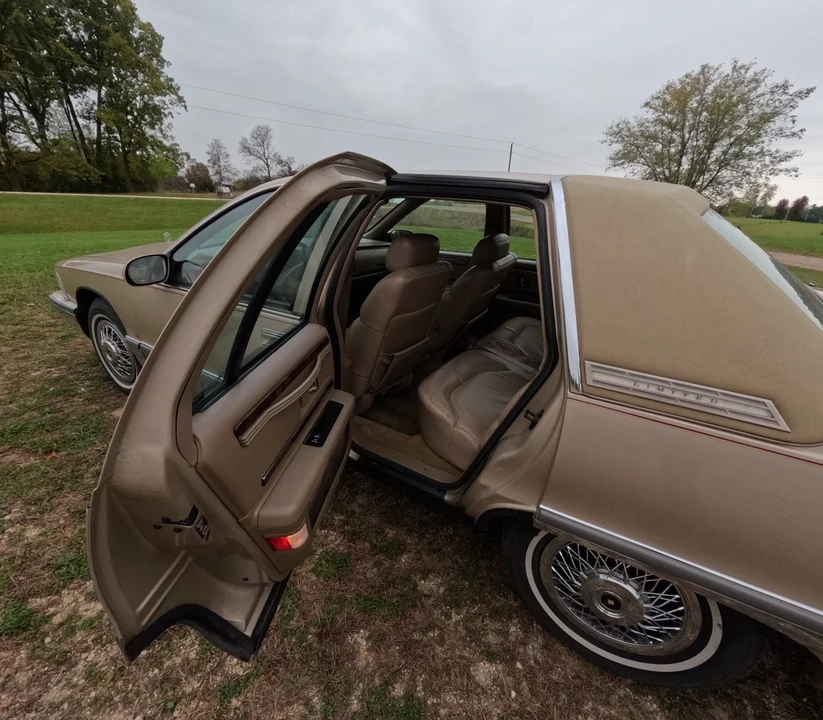 1996 Buick Roadmaster - Image 16 of 21