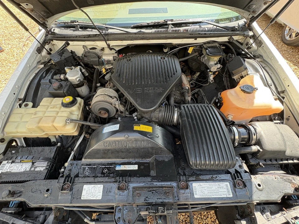 1996 Buick Roadmaster - Image 5 of 11