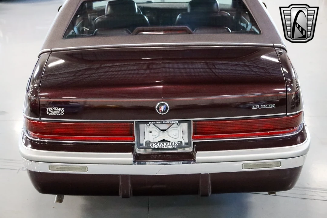 1996 Buick Roadmaster - Image 8 of 12