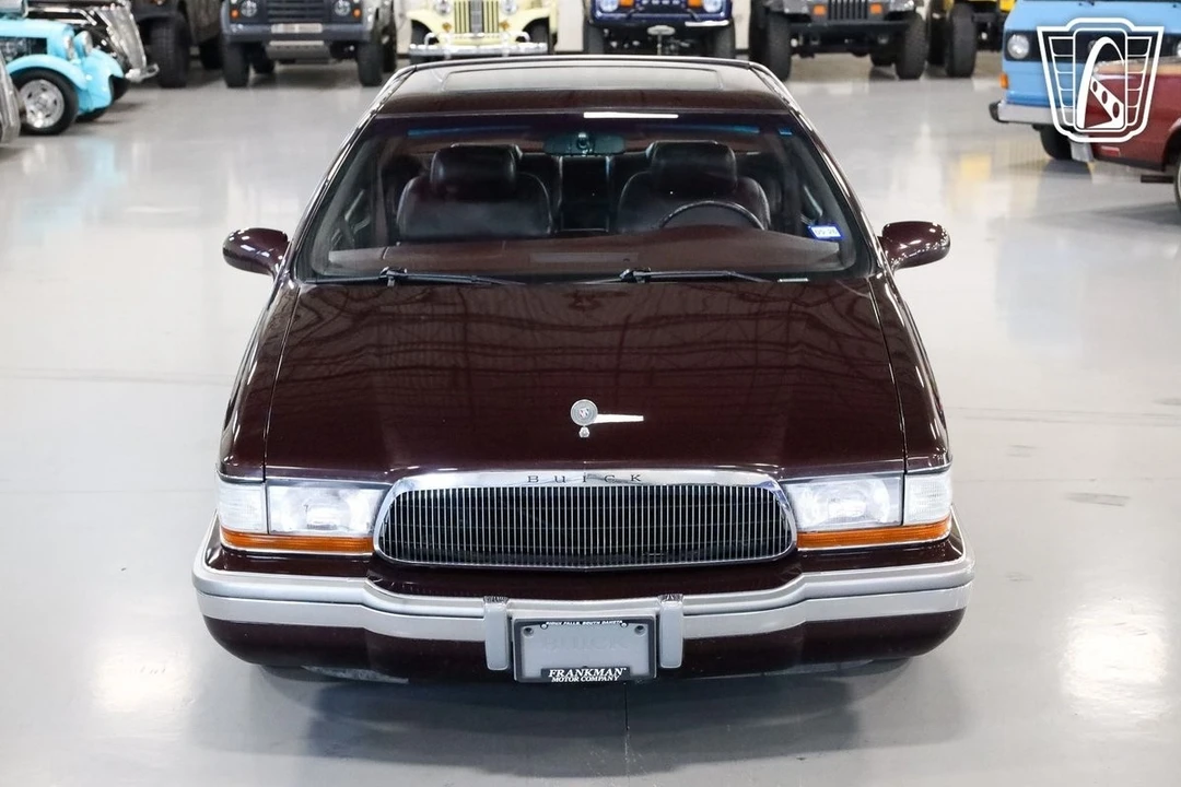 1996 Buick Roadmaster - Image 3 of 12