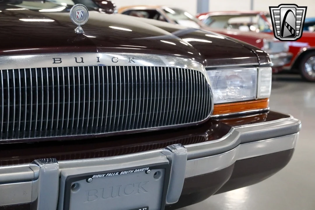 1996 Buick Roadmaster - Image 11 of 12