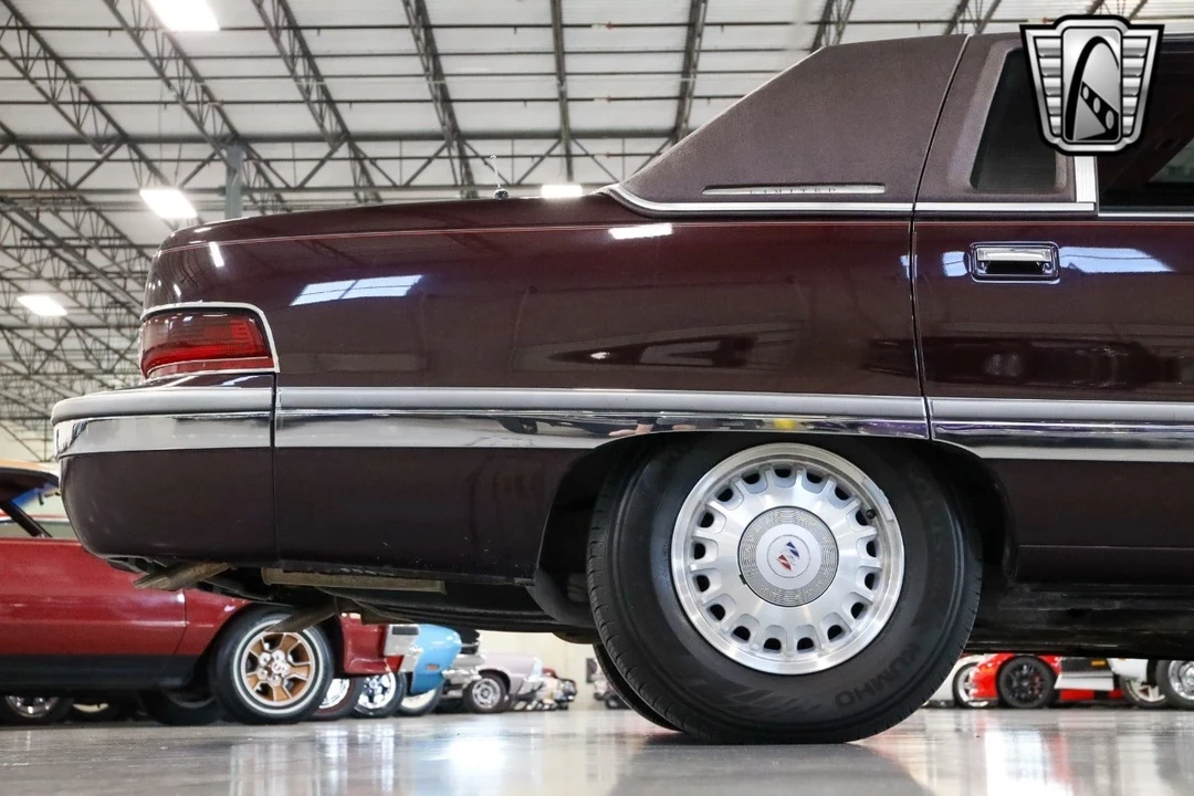 1996 Buick Roadmaster - Image 10 of 12