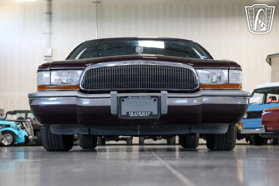 1996 Buick Roadmaster - Image 5 of 12