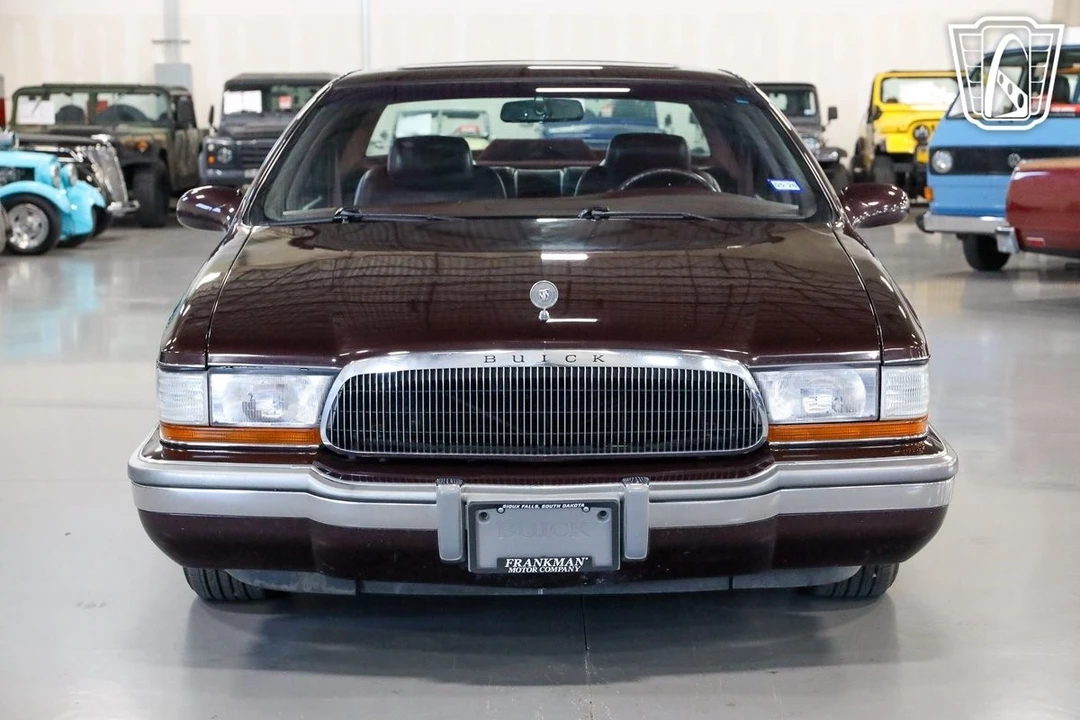 1996 Buick Roadmaster - Image 4 of 12