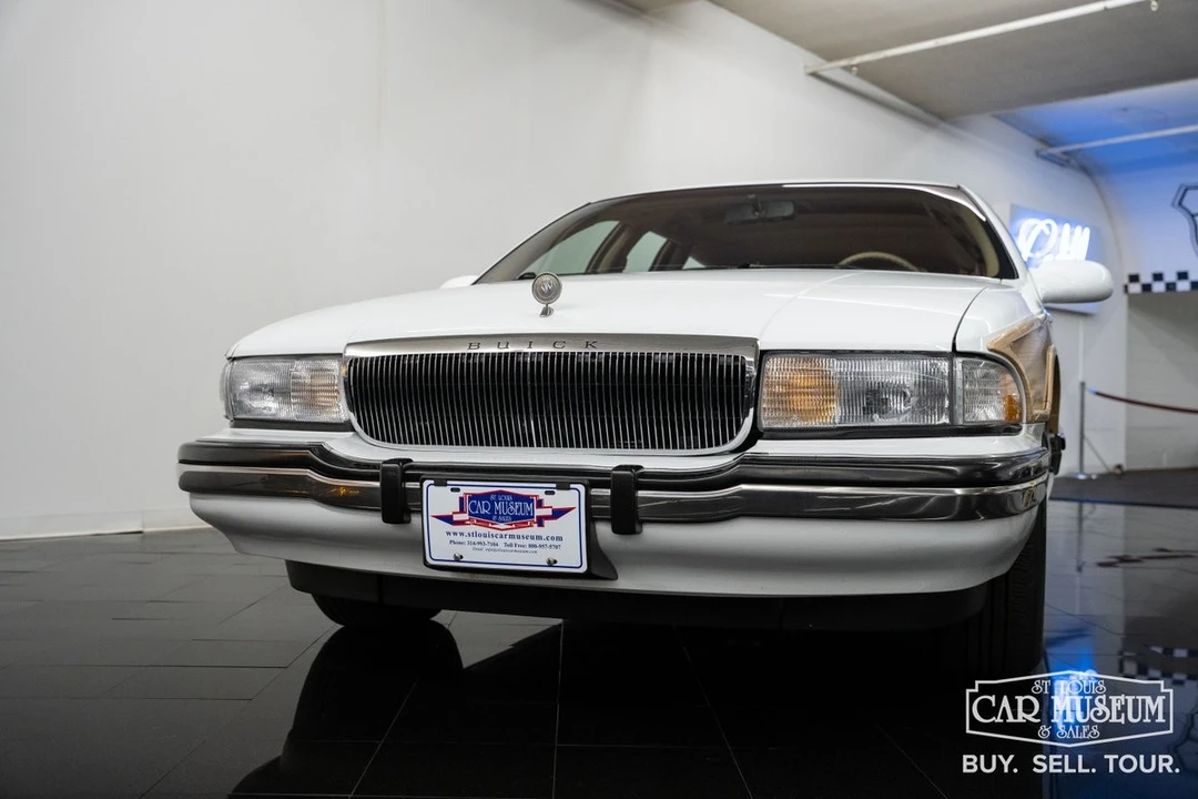 1996 Buick Roadmaster - Image 4 of 21