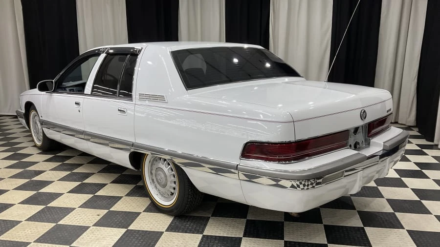 1996 Buick Roadmaster - Image 3 of 11