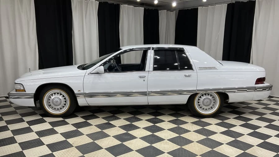 1996 Buick Roadmaster - Image 2 of 11