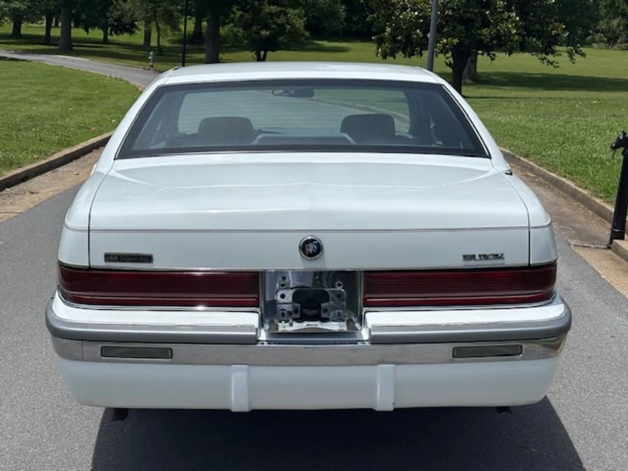 1996 Buick Roadmaster - Image 3 of 21