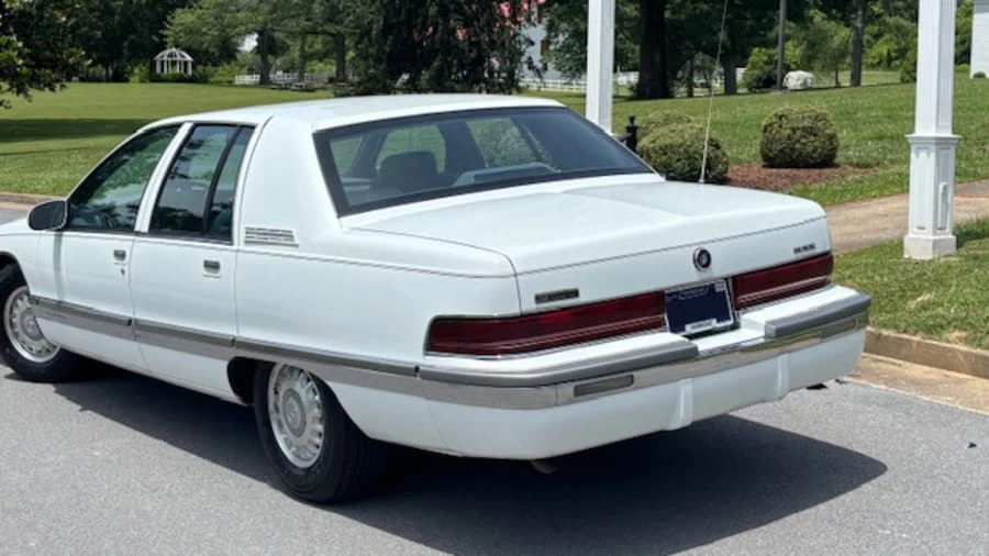 1996 Buick Roadmaster - Image 4 of 21