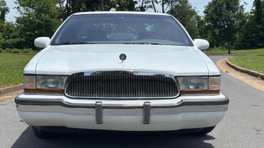 1996 Buick Roadmaster - Image 2 of 21