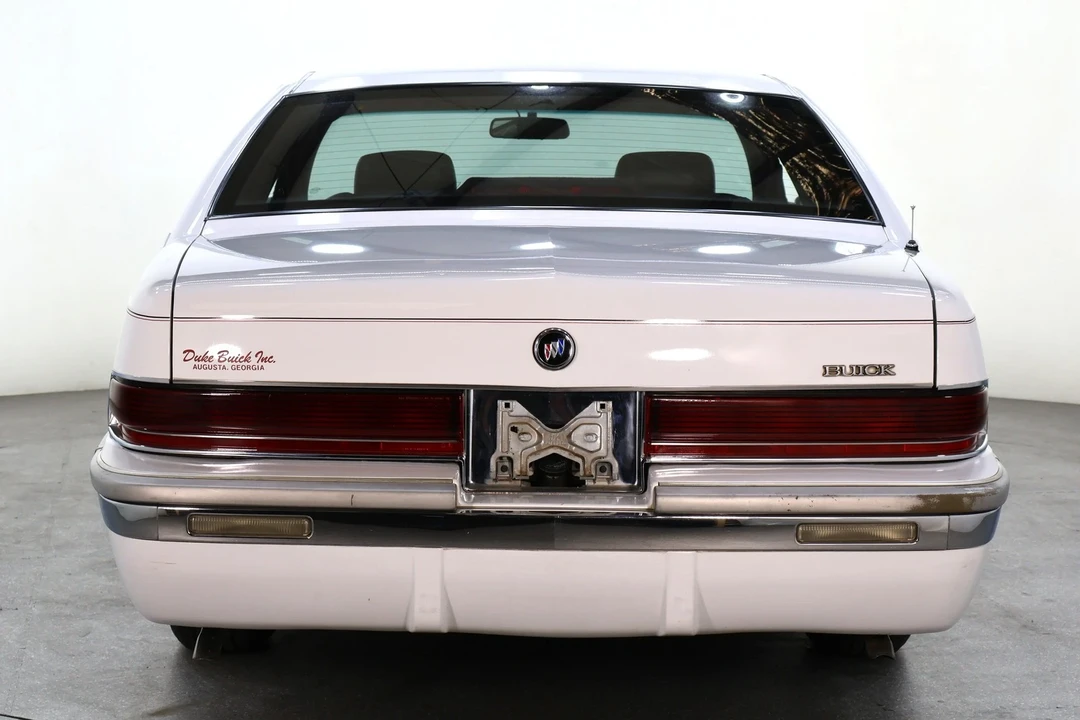 1996 Buick Roadmaster - Image 4 of 21