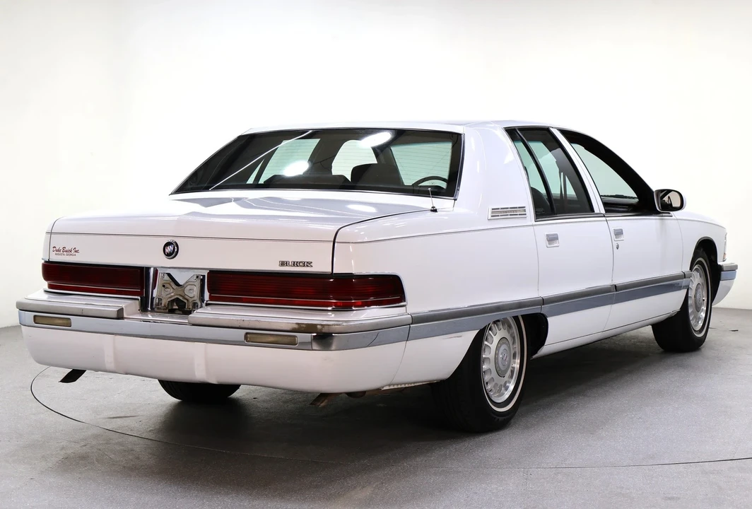 1996 Buick Roadmaster - Image 5 of 21