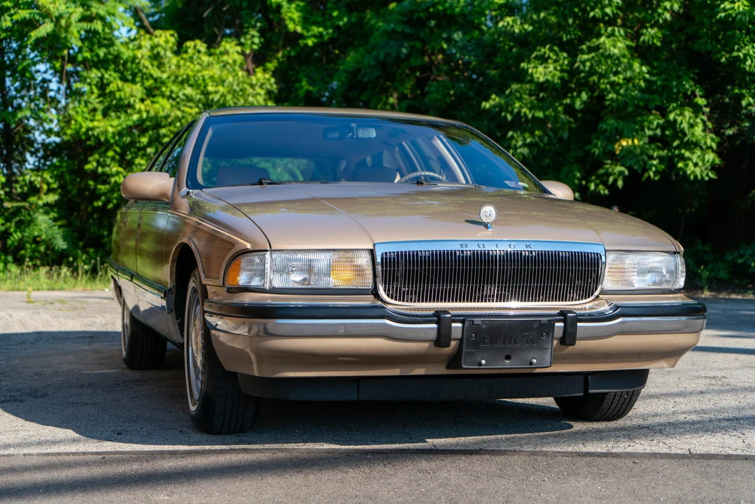 1996 Buick Roadmaster - Image 3 of 31