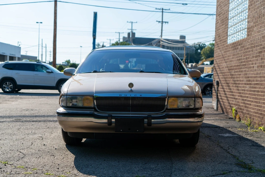 1996 Buick Roadmaster - Image 5 of 31