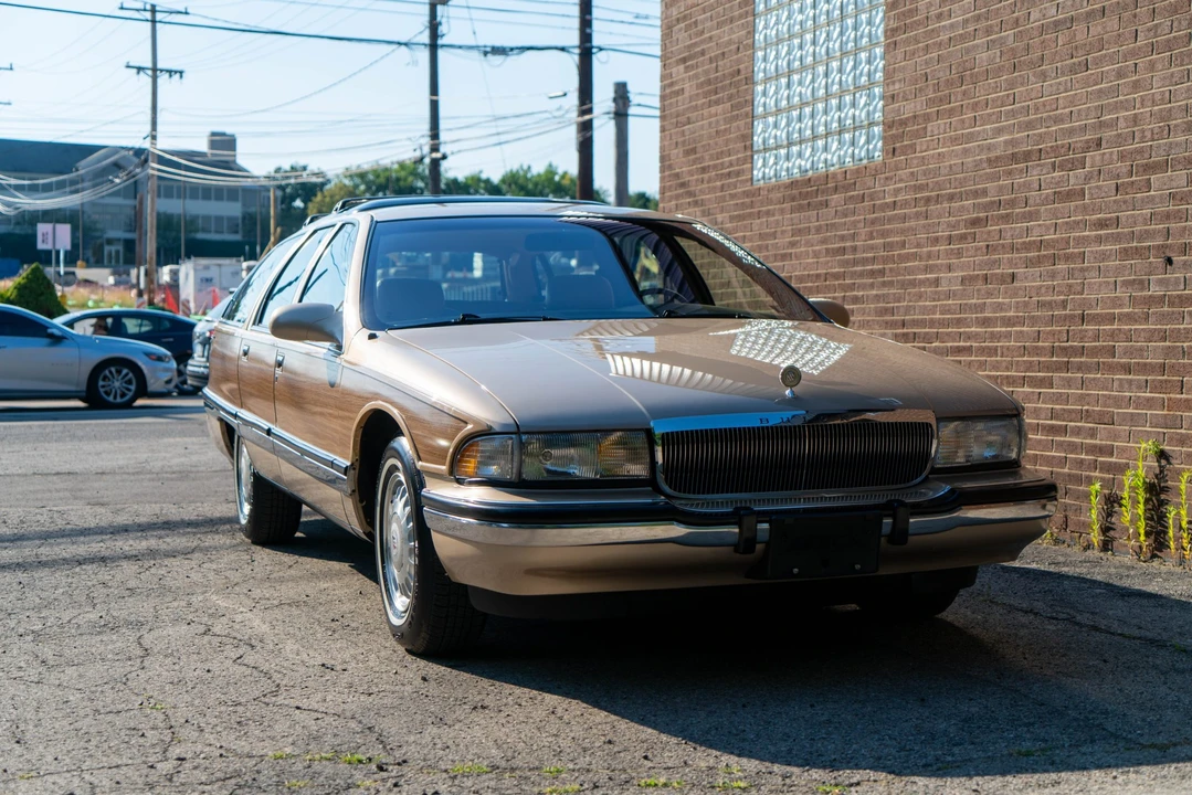 1996 Buick Roadmaster - Image 2 of 31