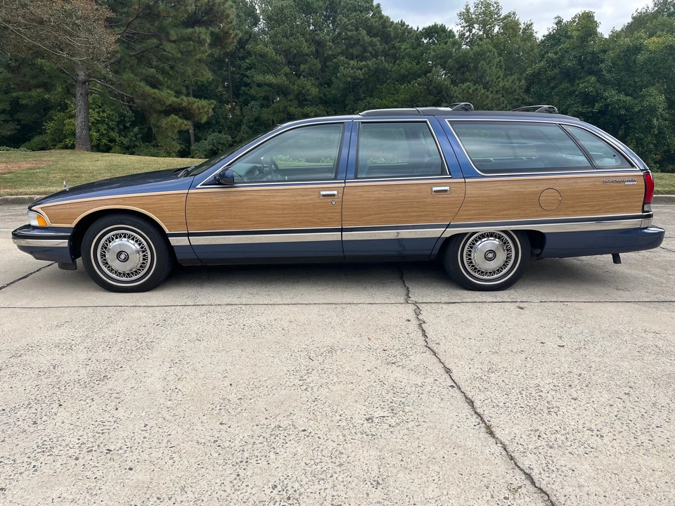 1996 Buick Roadmaster - Image 2 of 31