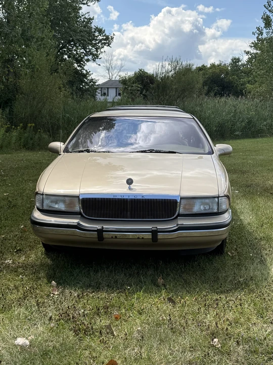 1996 Buick Roadmaster - Image 3 of 31