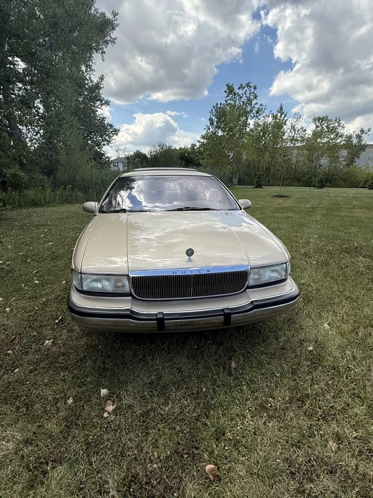 1996 Buick Roadmaster - Image 2 of 31