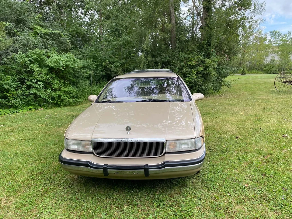 1996 Buick Roadmaster - Image 4 of 31