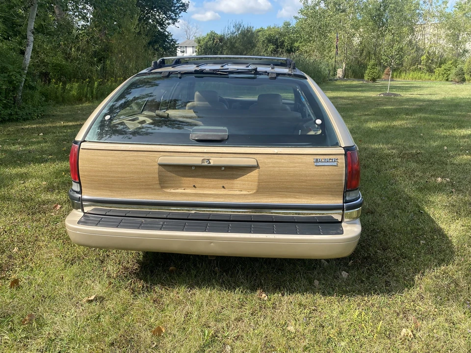 1996 Buick Roadmaster - Image 13 of 31