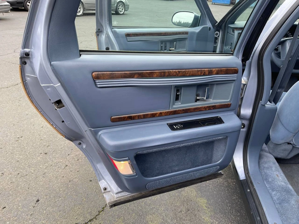 1996 Buick Roadmaster - Image 27 of 31