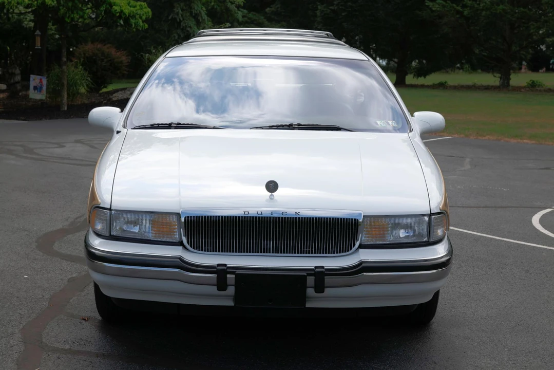 1996 Buick Roadmaster - Image 5 of 31