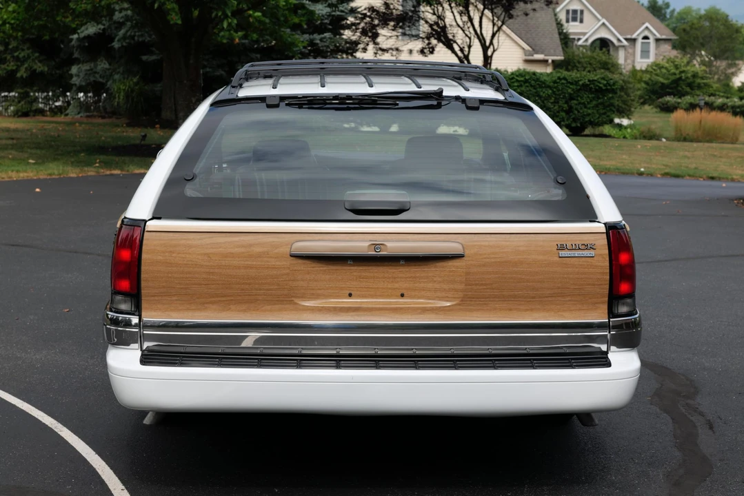 1996 Buick Roadmaster - Image 14 of 31
