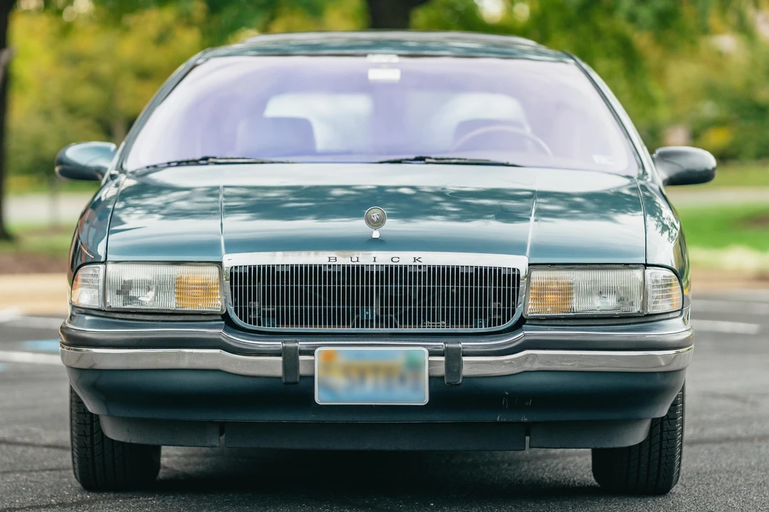 1996 Buick Roadmaster - Image 2 of 31