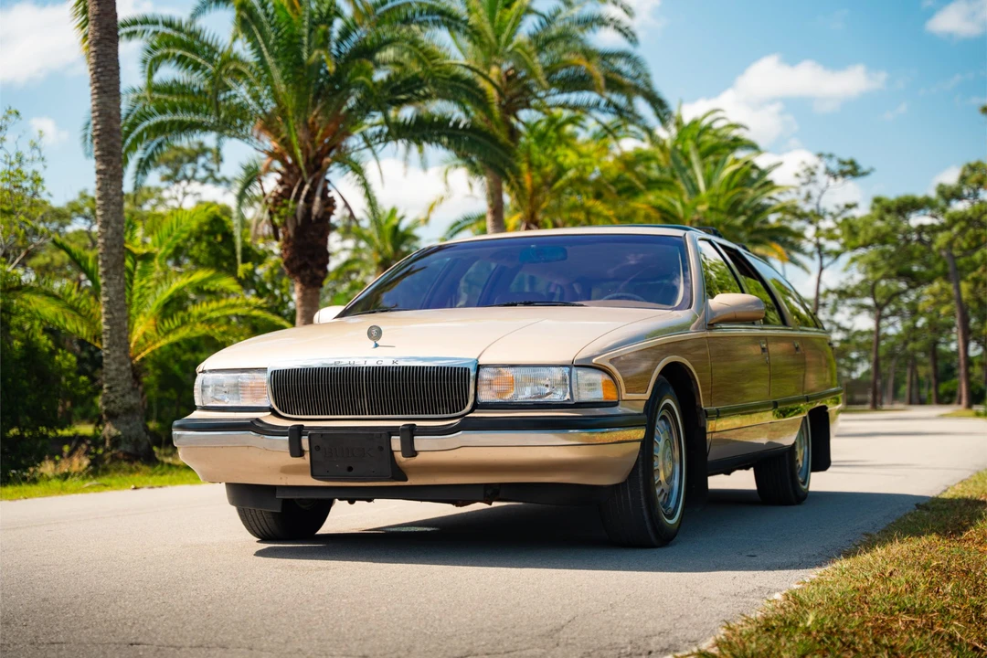 1996 Buick Roadmaster - Image 2 of 31
